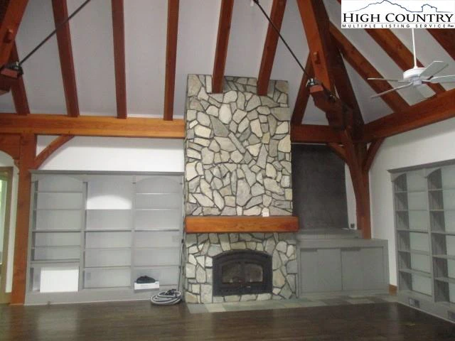 Image number 15 for the current listing