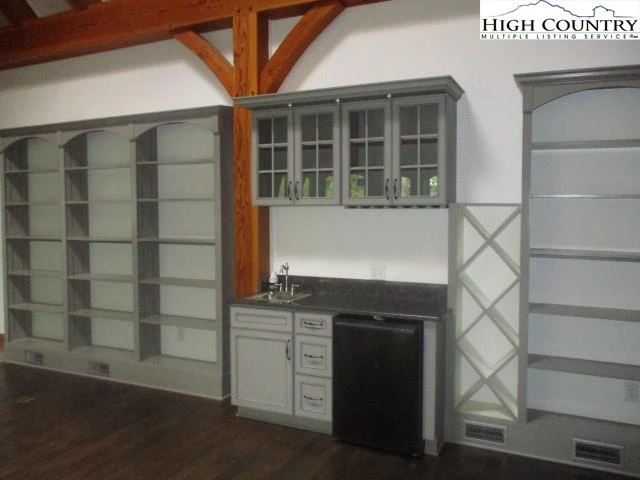 Image number 12 for the current listing
