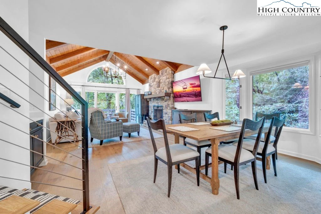 Image number 19 for the current listing
