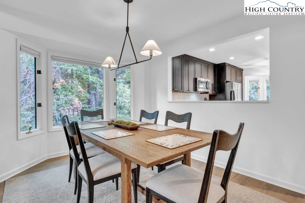 Image number 2 for the current listing