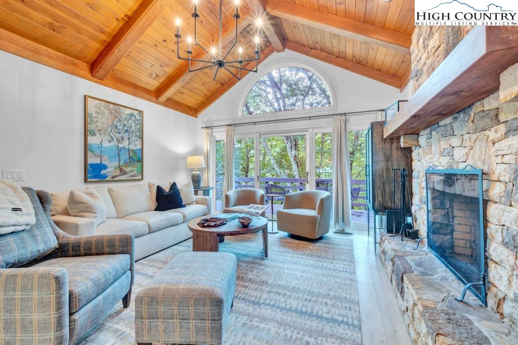 Image number 9 for the current listing