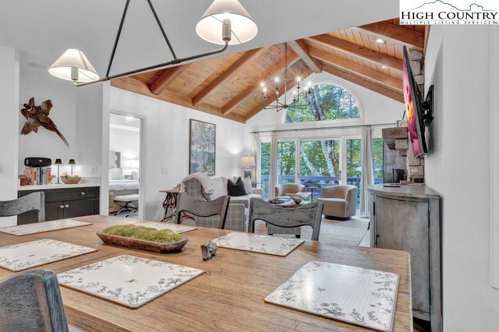 Image number 11 for the current listing
