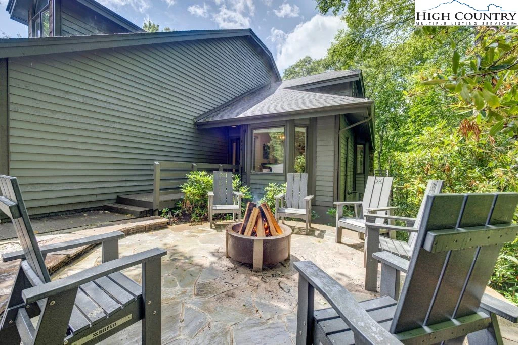 Image number 1 for the current listing
