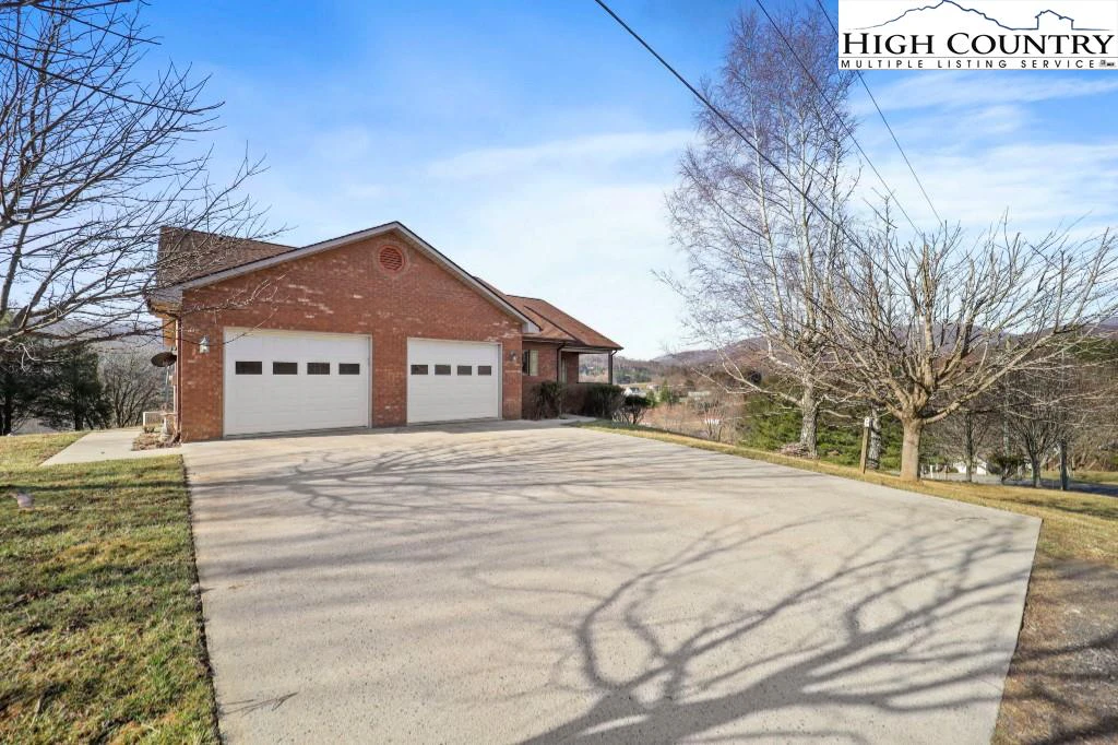 Image number 1 for the current listing