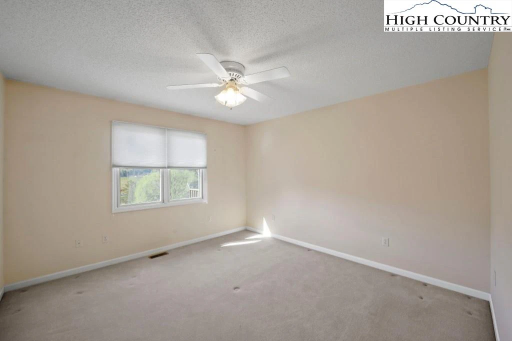 Image number 13 for the current listing