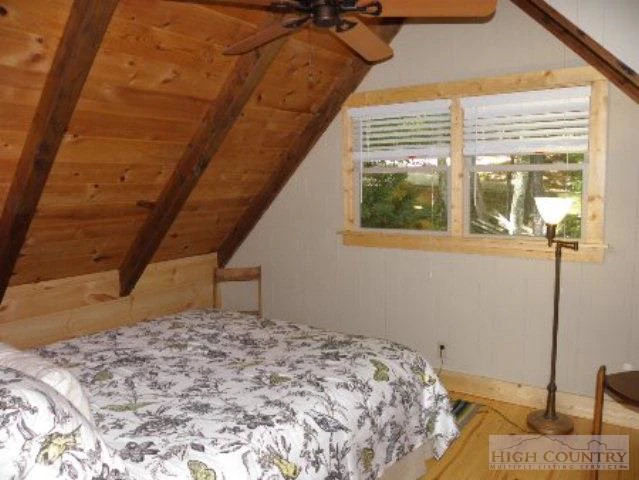 Image number 21 for the current listing