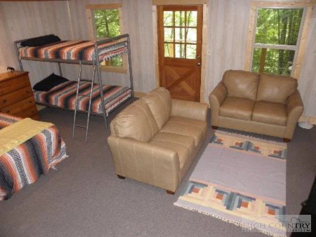 Image number 2 for the current listing