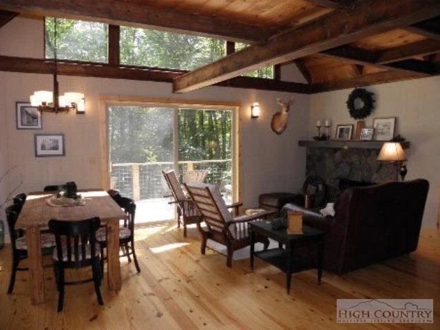 Image number 9 for the current listing