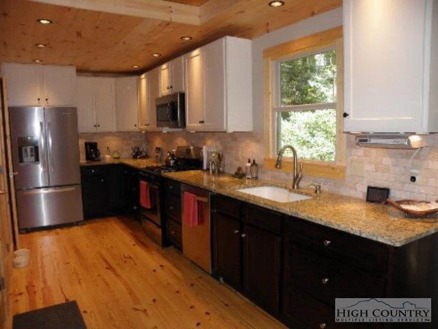 Image number 8 for the current listing