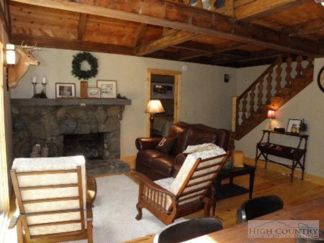 Image number 5 for the current listing