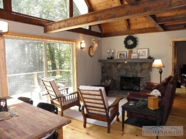 Image number 4 for the current listing