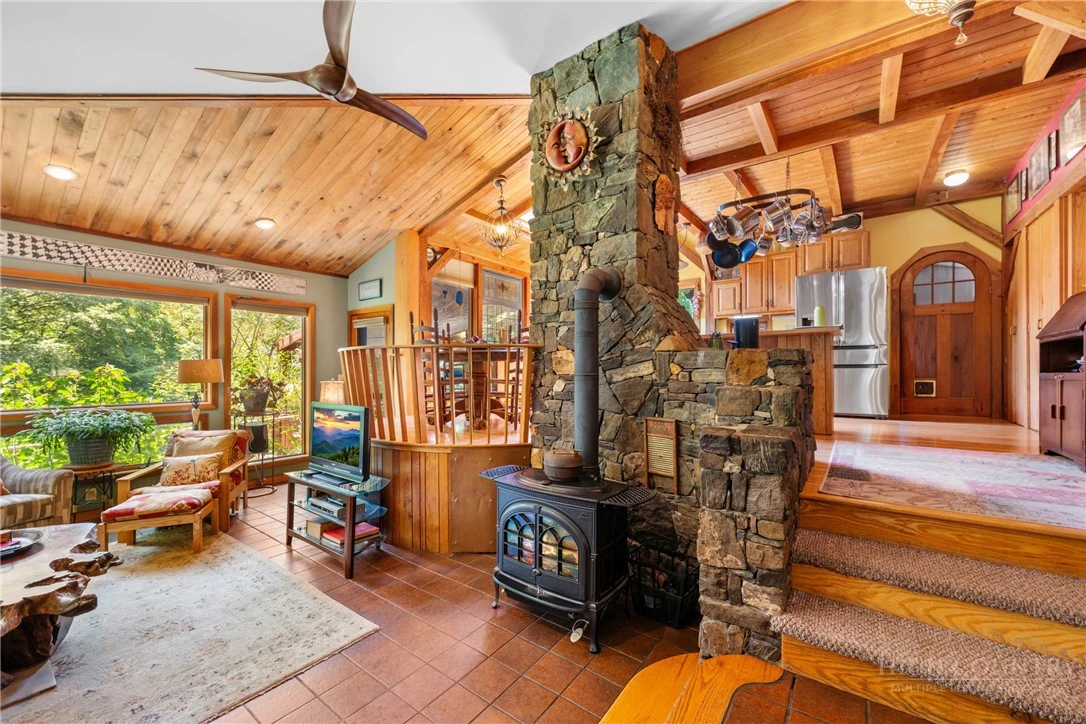 Image number 4 for the current listing