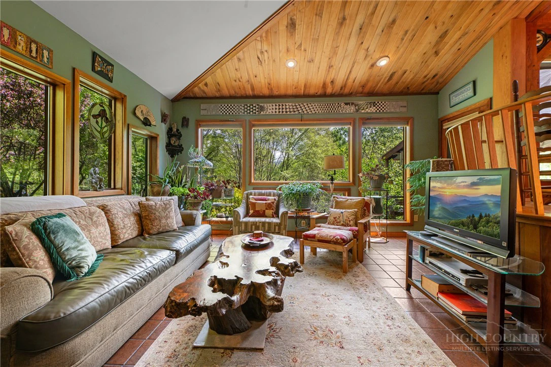 Image number 5 for the current listing