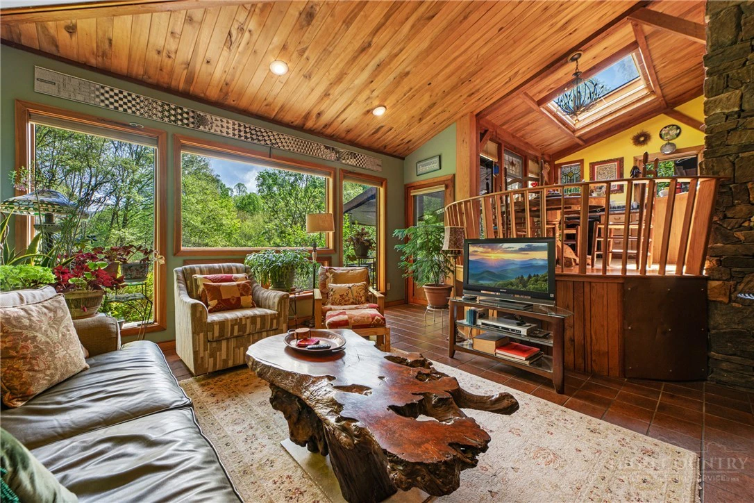 Image number 6 for the current listing