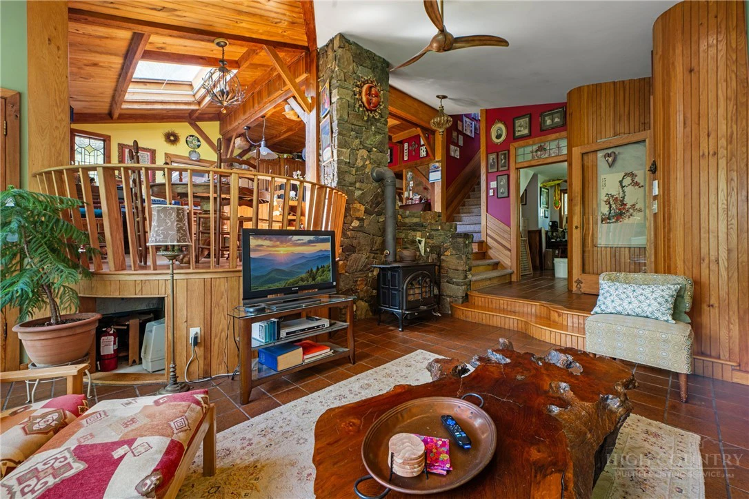 Image number 7 for the current listing