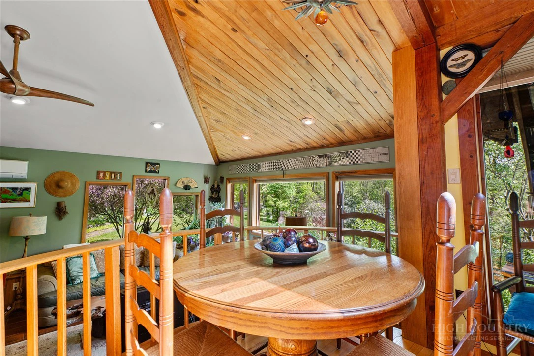 Image number 8 for the current listing