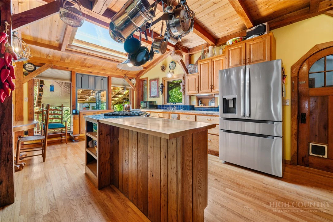 Image number 9 for the current listing