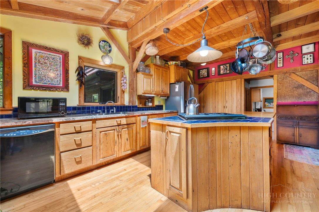 Image number 10 for the current listing