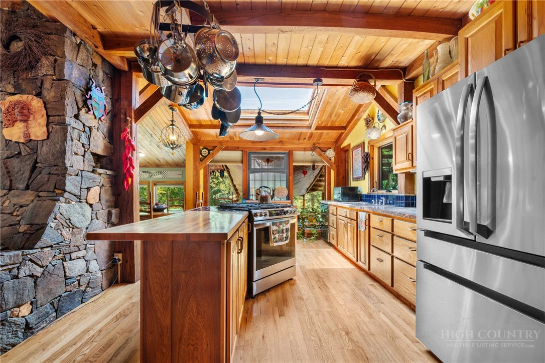 Image number 12 for the current listing