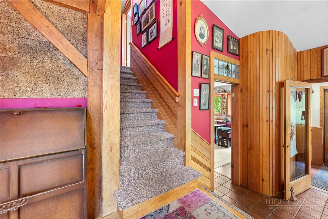 Image number 19 for the current listing