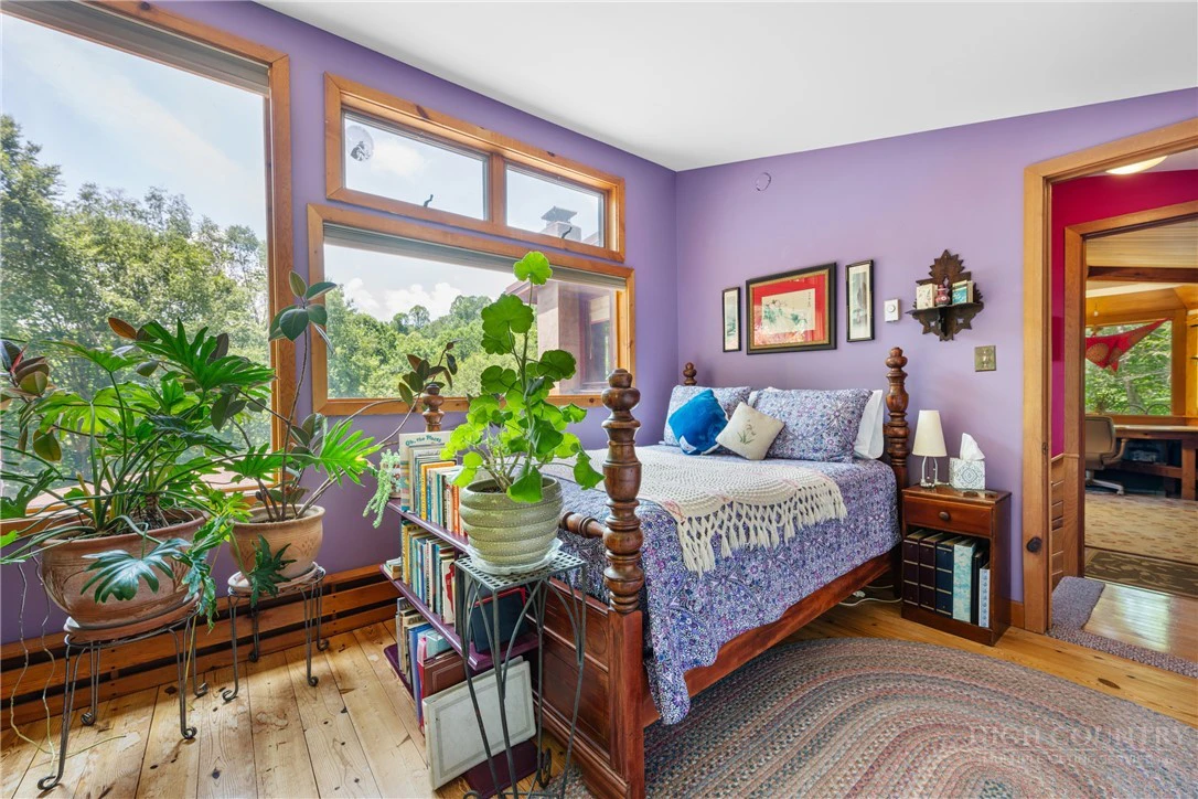 Image number 21 for the current listing