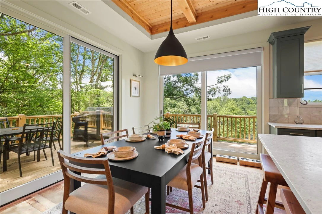 Image number 4 for the current listing