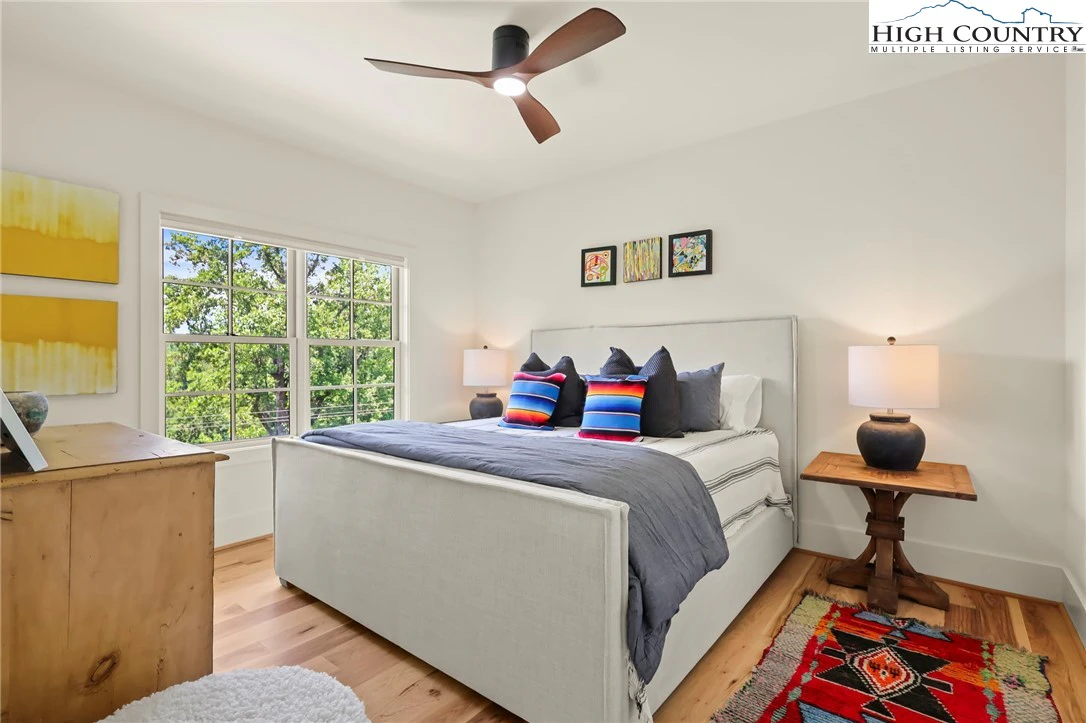 Image number 7 for the current listing