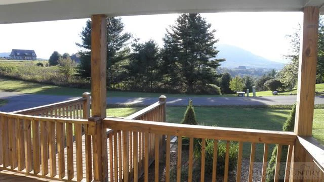 Image number 19 for the current listing