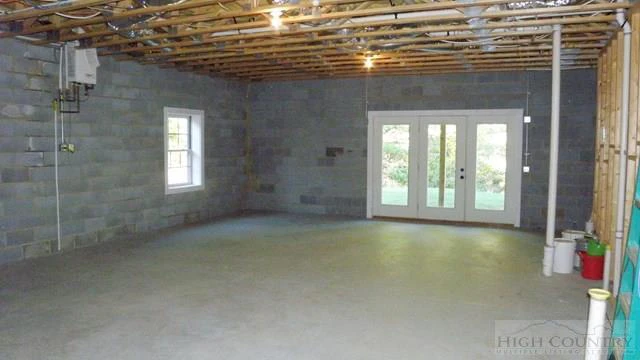 Image number 18 for the current listing