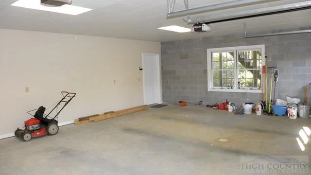 Image number 2 for the current listing