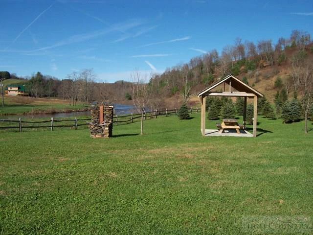 Image number 15 for the current listing