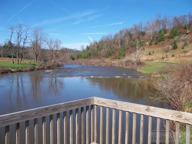 Image number 14 for the current listing