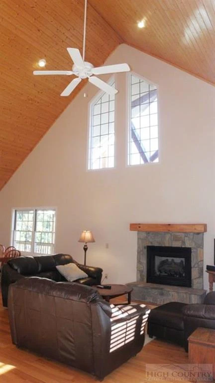 Image number 5 for the current listing