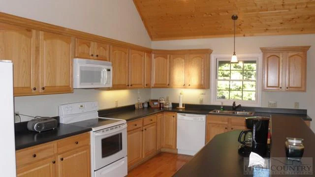 Image number 3 for the current listing