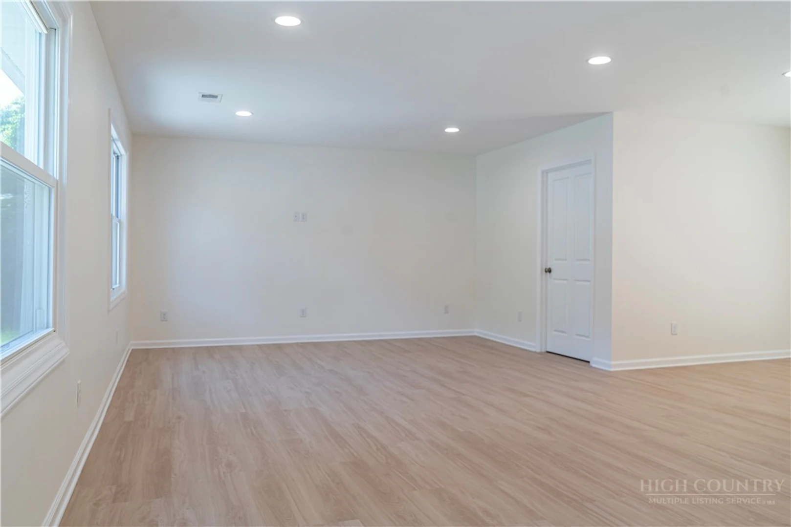 Image number 6 for the current listing