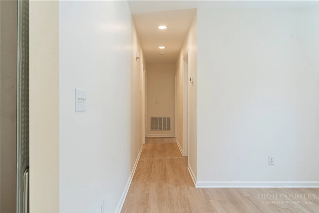 Image number 12 for the current listing