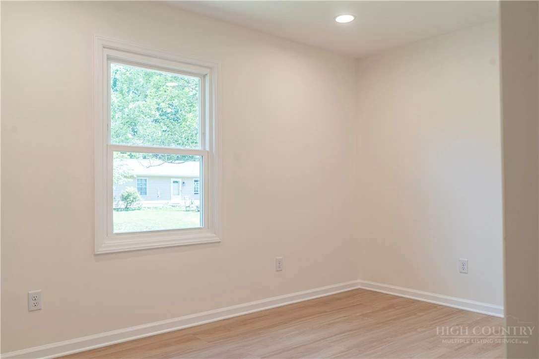 Image number 20 for the current listing