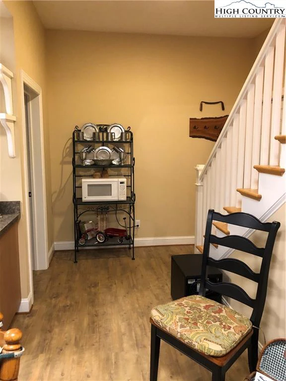 Image number 4 for the current listing