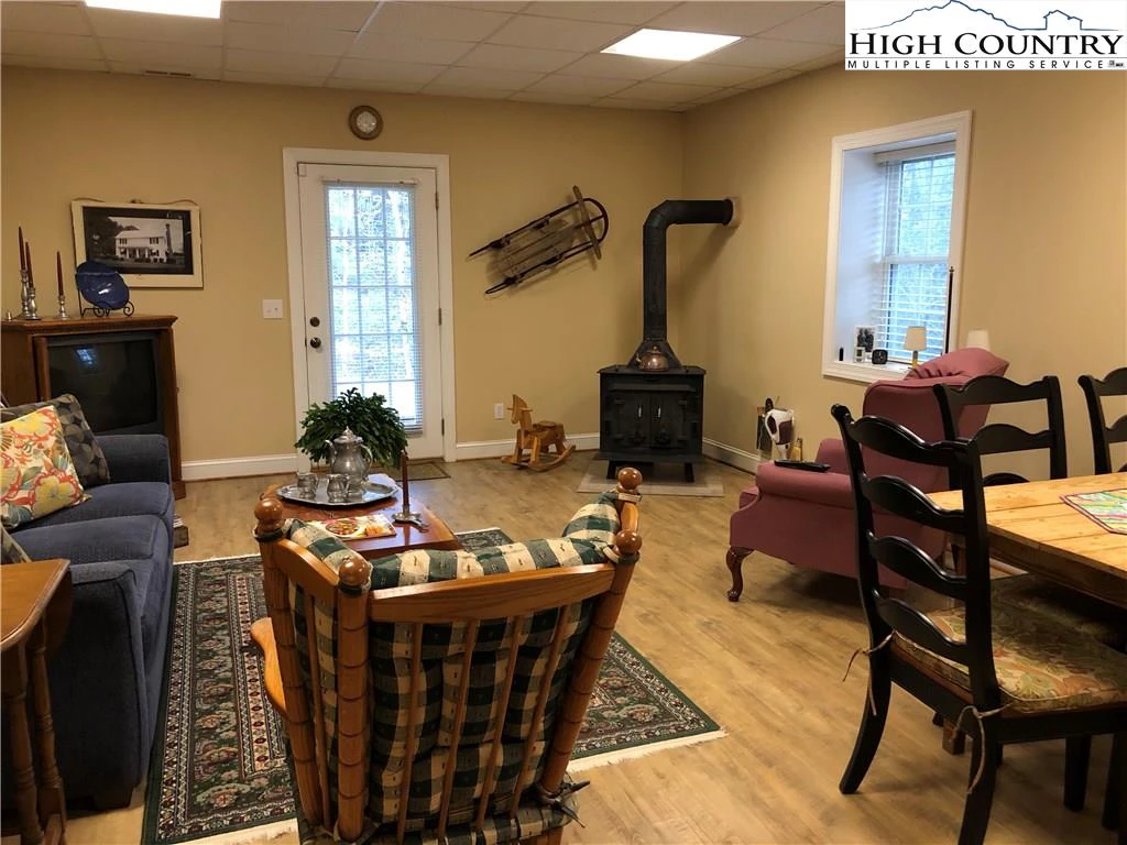 Image number 5 for the current listing