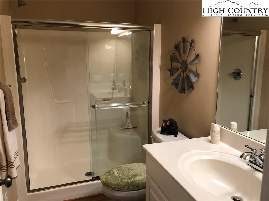 Image number 6 for the current listing