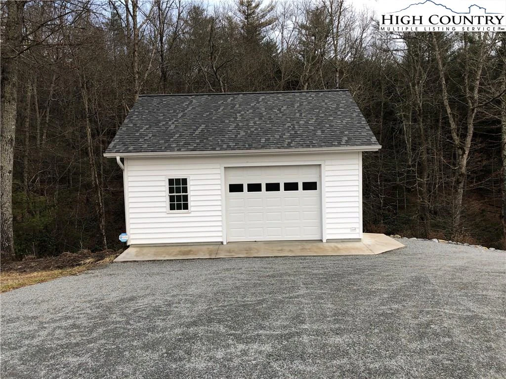 Image number 12 for the current listing