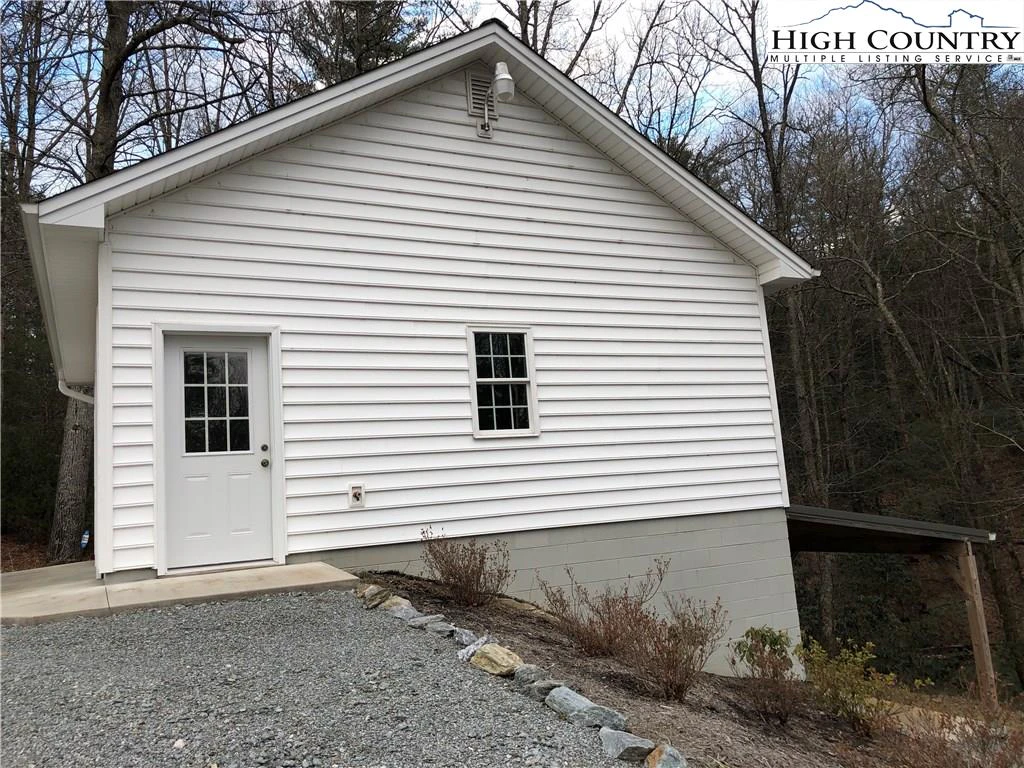 Image number 15 for the current listing