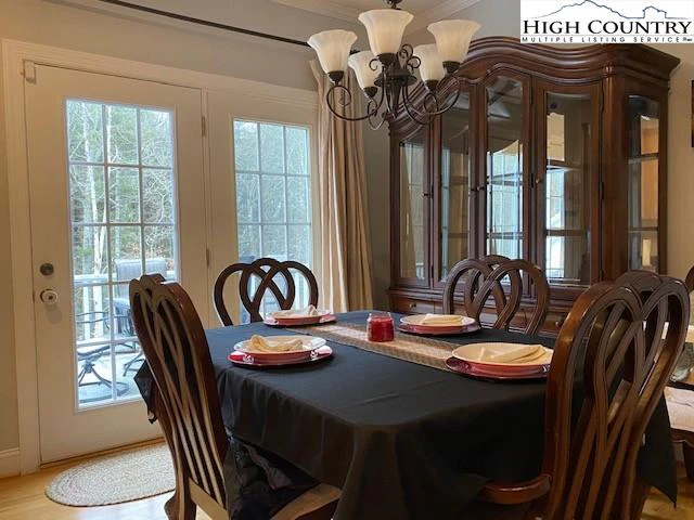 Image number 2 for the current listing