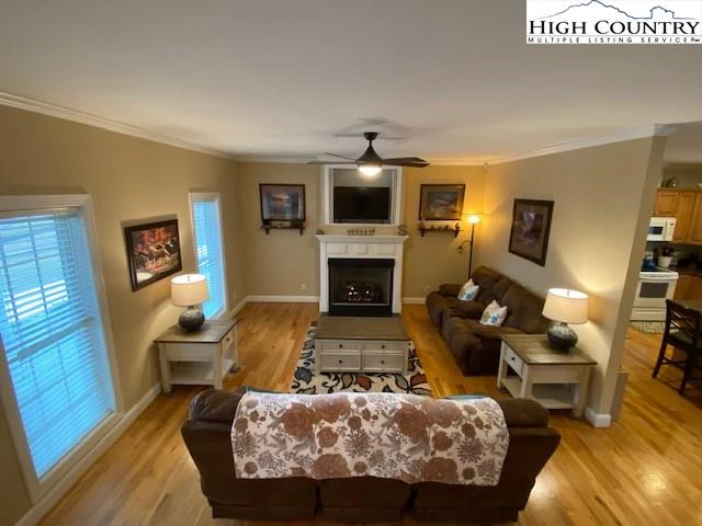 Image number 7 for the current listing