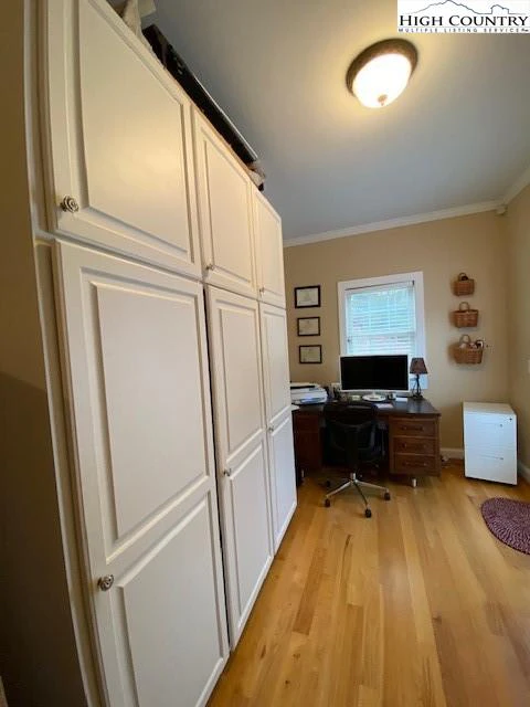 Image number 21 for the current listing