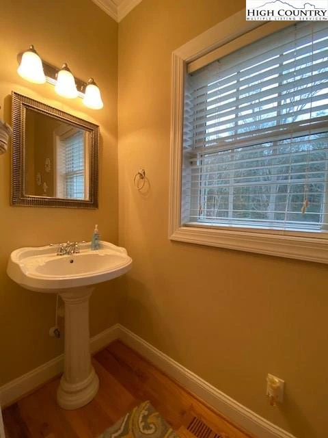 Image number 19 for the current listing