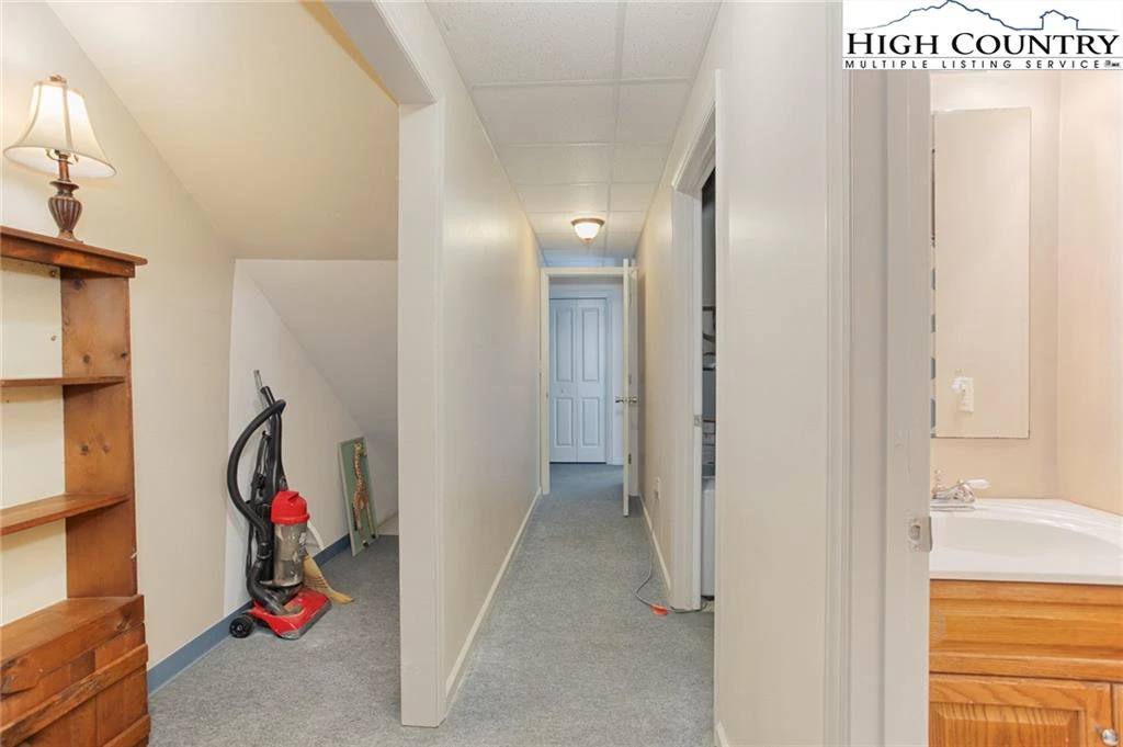 Image number 11 for the current listing