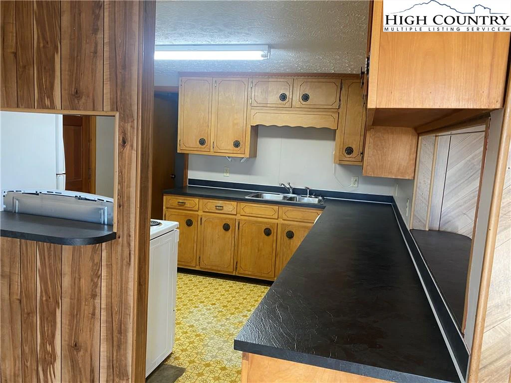 Image number 20 for the current listing
