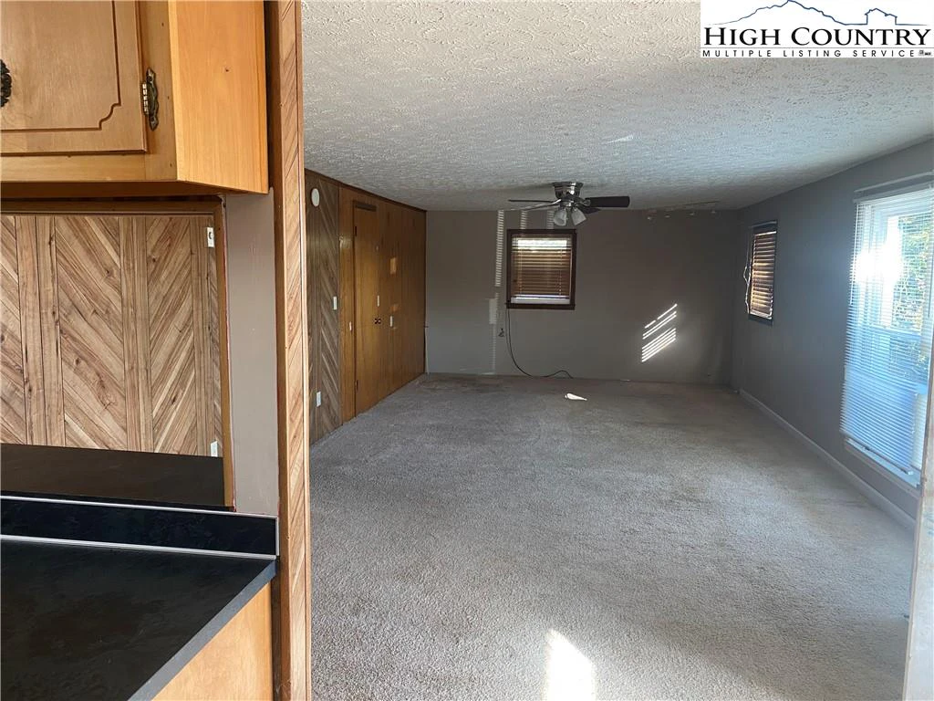 Image number 18 for the current listing