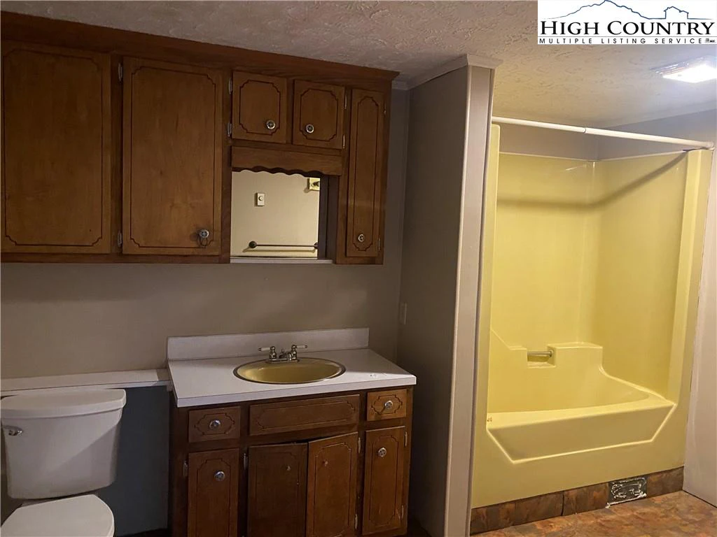 Image number 2 for the current listing